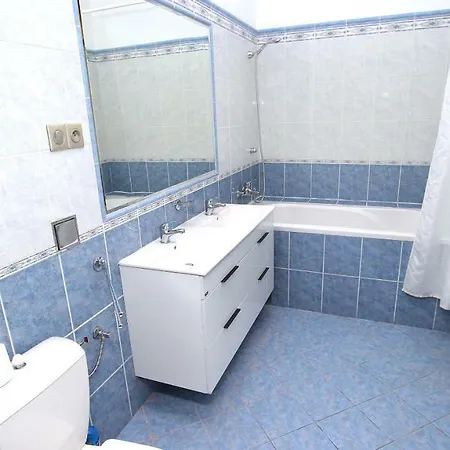 Astra 8 Apartment *